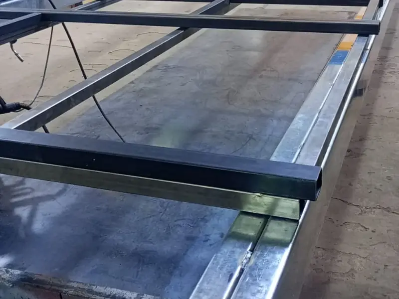 Estructura de portón metálico lista para automatizar con motor PPA